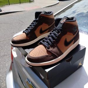 Jordan 1 dark chocolate size 8.5 men